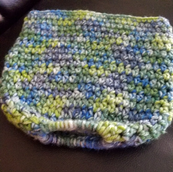 Crochet ponytail beanie - Picture 2 of 2