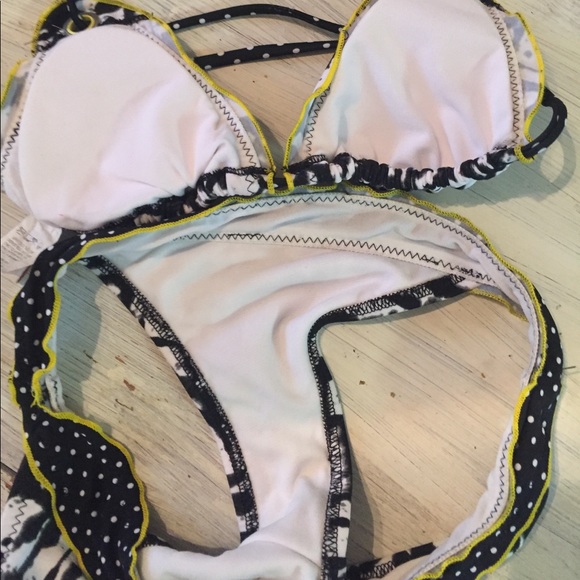 Bikini - Picture 3 of 3