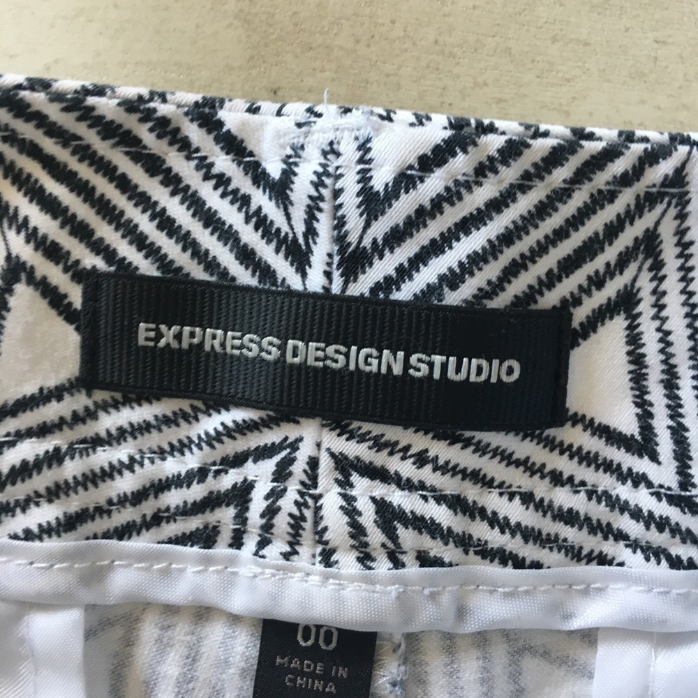 Express - Picture 3 of 3