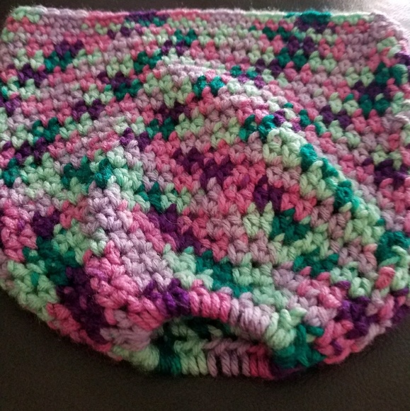 Crochet ponytail beanie - Picture 2 of 2