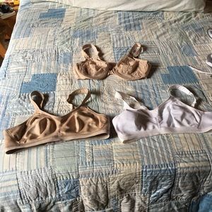 2 bras size 42b (beige, white)