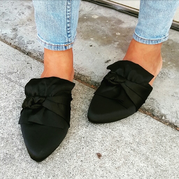 LAST PAIR!!//The Rosemary// Black satin Flat - Picture 3 of 5