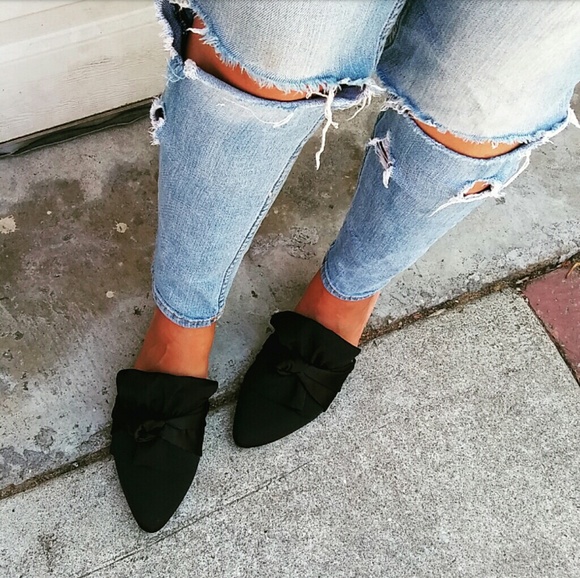 LAST PAIR!!//The Rosemary// Black satin Flat - Picture 4 of 5