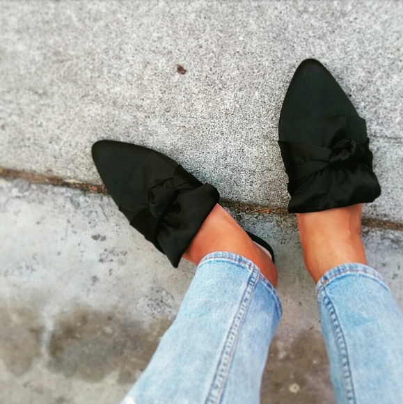LAST PAIR!!//The Rosemary// Black satin Flat - Picture 2 of 5