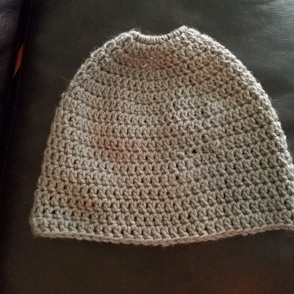 Crochet ponytail beanie - Picture 1 of 2