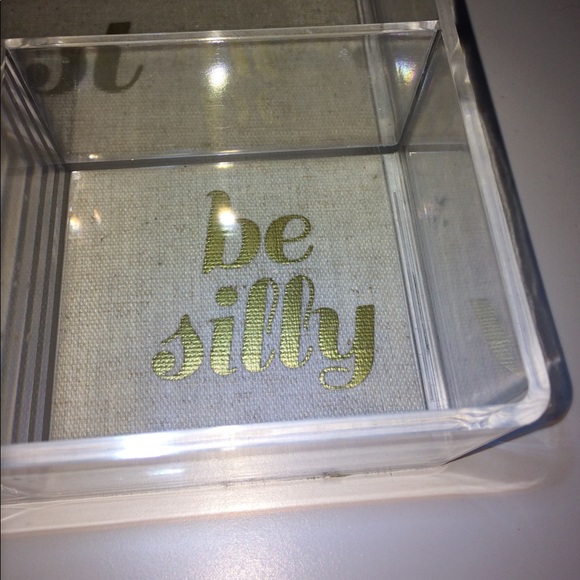 Acrylic Phrase Container - Picture 4 of 5