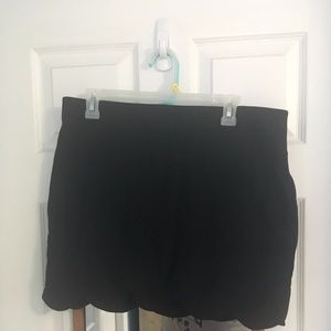 Scalloped hem black stretch skirt