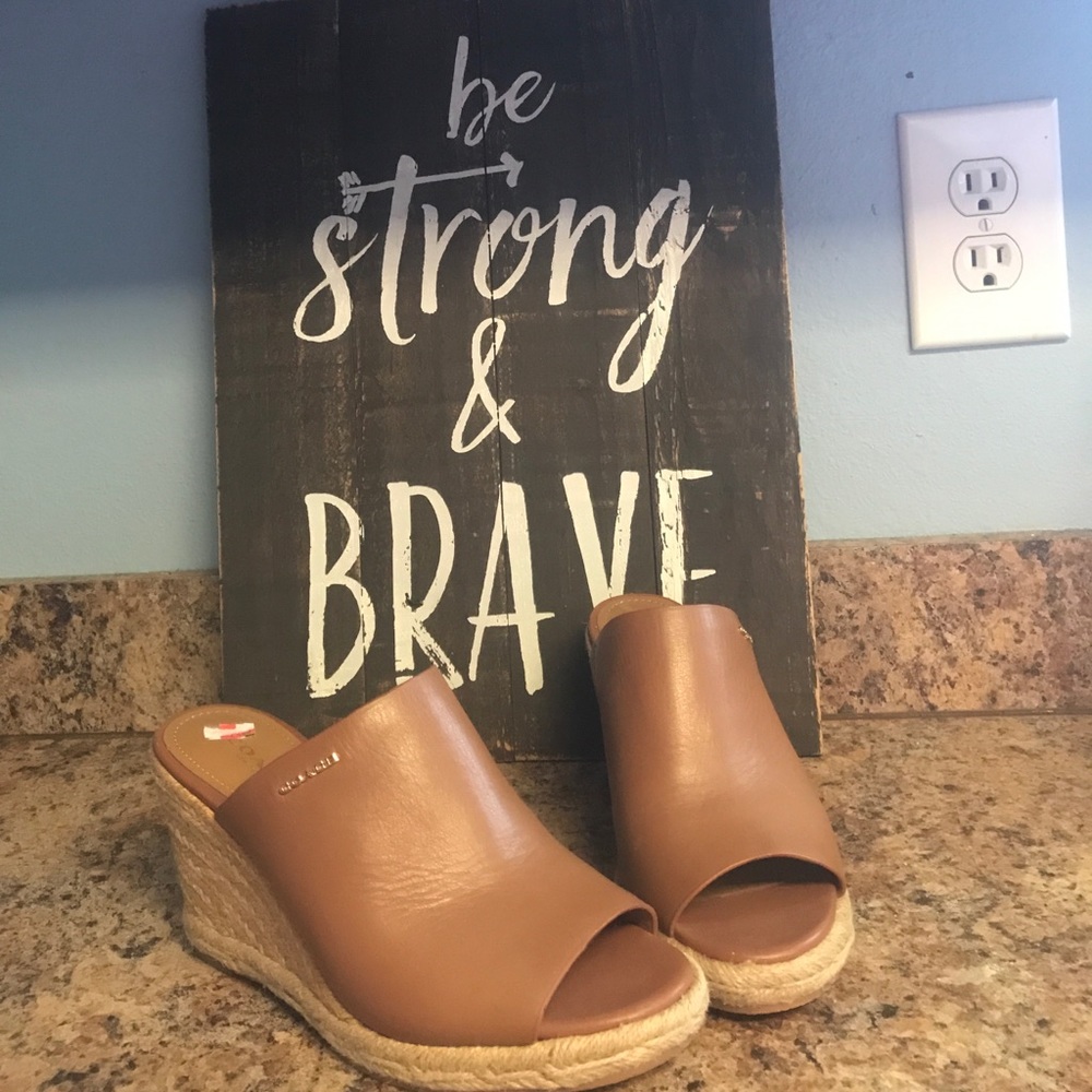 Coach wedge size 5 shoe tan