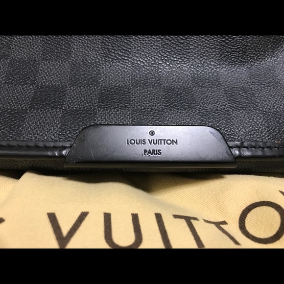 Selling a GM Louis Vuitton messenger bag - Picture 3 of 4