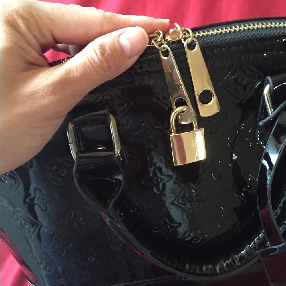 cute black bag - Picture 4 of 5