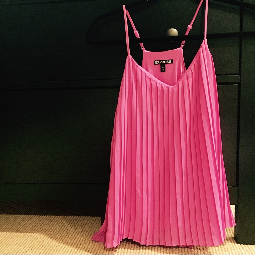 NEVER WORN! Pink/purple pleated tank top