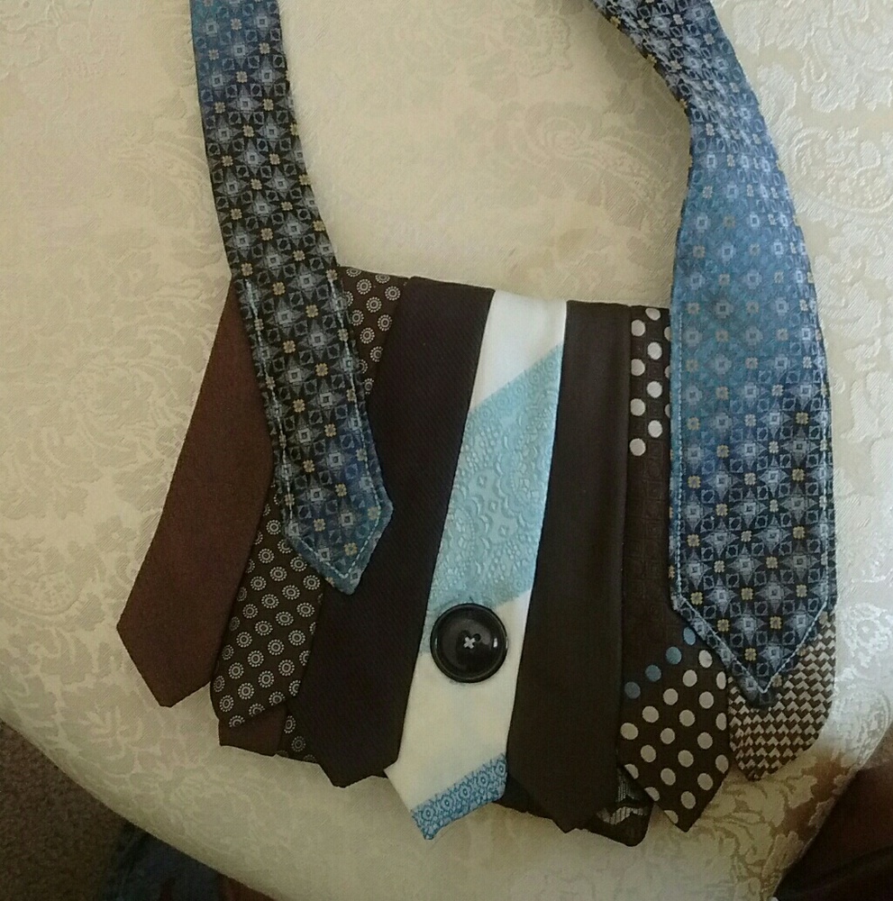 Tie purse.