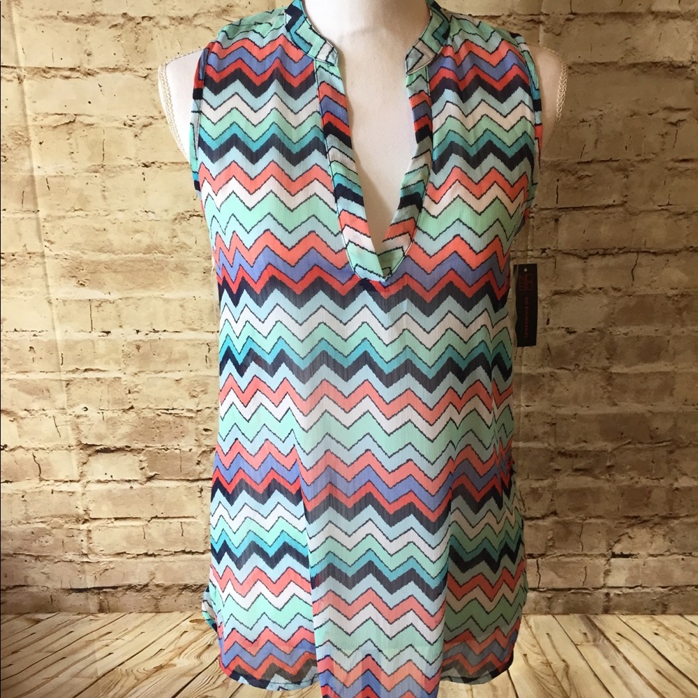 NWT No Boundaries V neck top size M