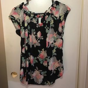Short Sleeve Flowered Blouse