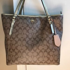 Coach tote bag style handbag
