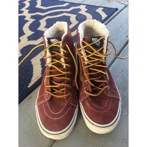 Vans REAL LEATHER sherpa lined high tops - size 9