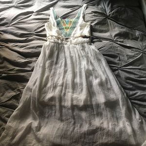 White. Maxi like dress 👗