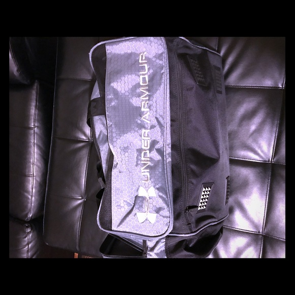 Under Armour Other - Under armor large duffle, in almost new condition