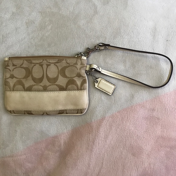 Coach wallet / wristlet - Picture 1 of 3