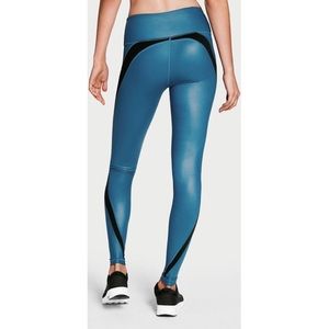 Victoria Sport KNOCKOUT TIGHT in 🖤Black🖤