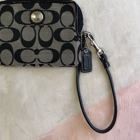 Coach wallet / wristlets - Picture 1 of 3