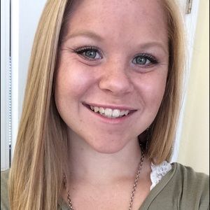 Meet your Posher, Lauren