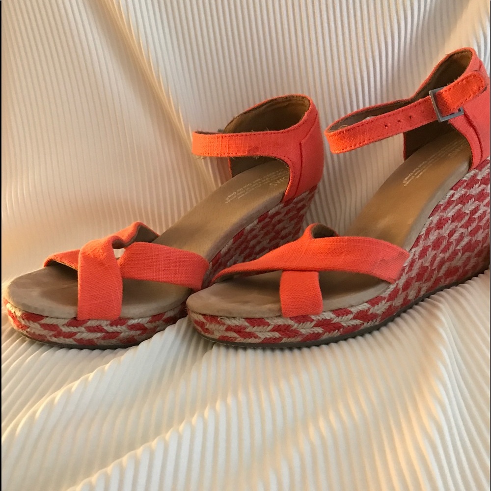 Coral TOMS wedge