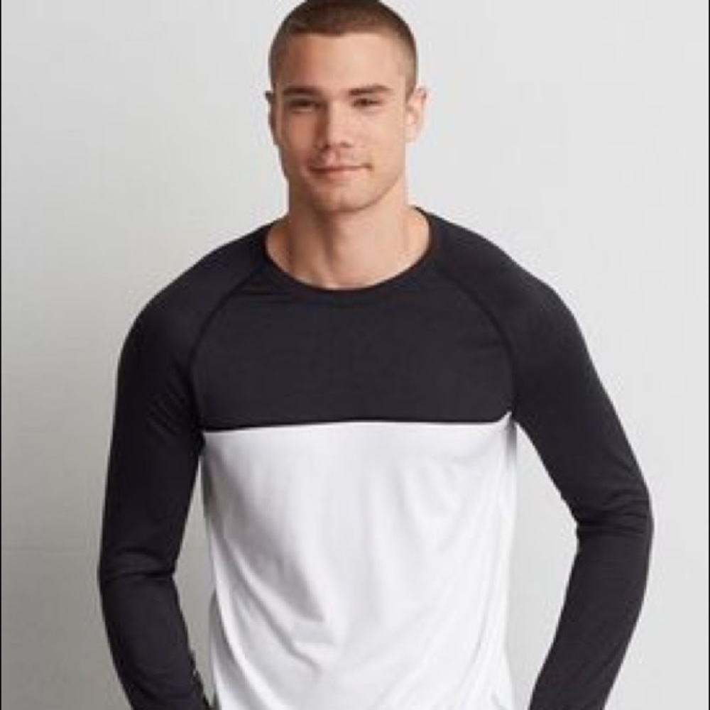 American Eagle 360 Extreme Flex Long Sleeve Tee