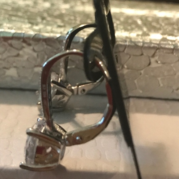 ❤️A STEAL ❗️Sterling Earrings Swarovski Elements - Picture 4 of 5