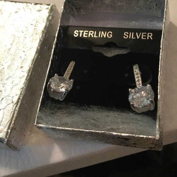 ❤️A STEAL ❗️Sterling Earrings Swarovski Elements - Picture 5 of 5