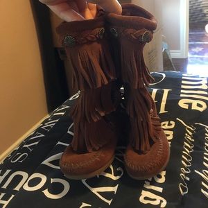 Girls Minnetonka fringe boots