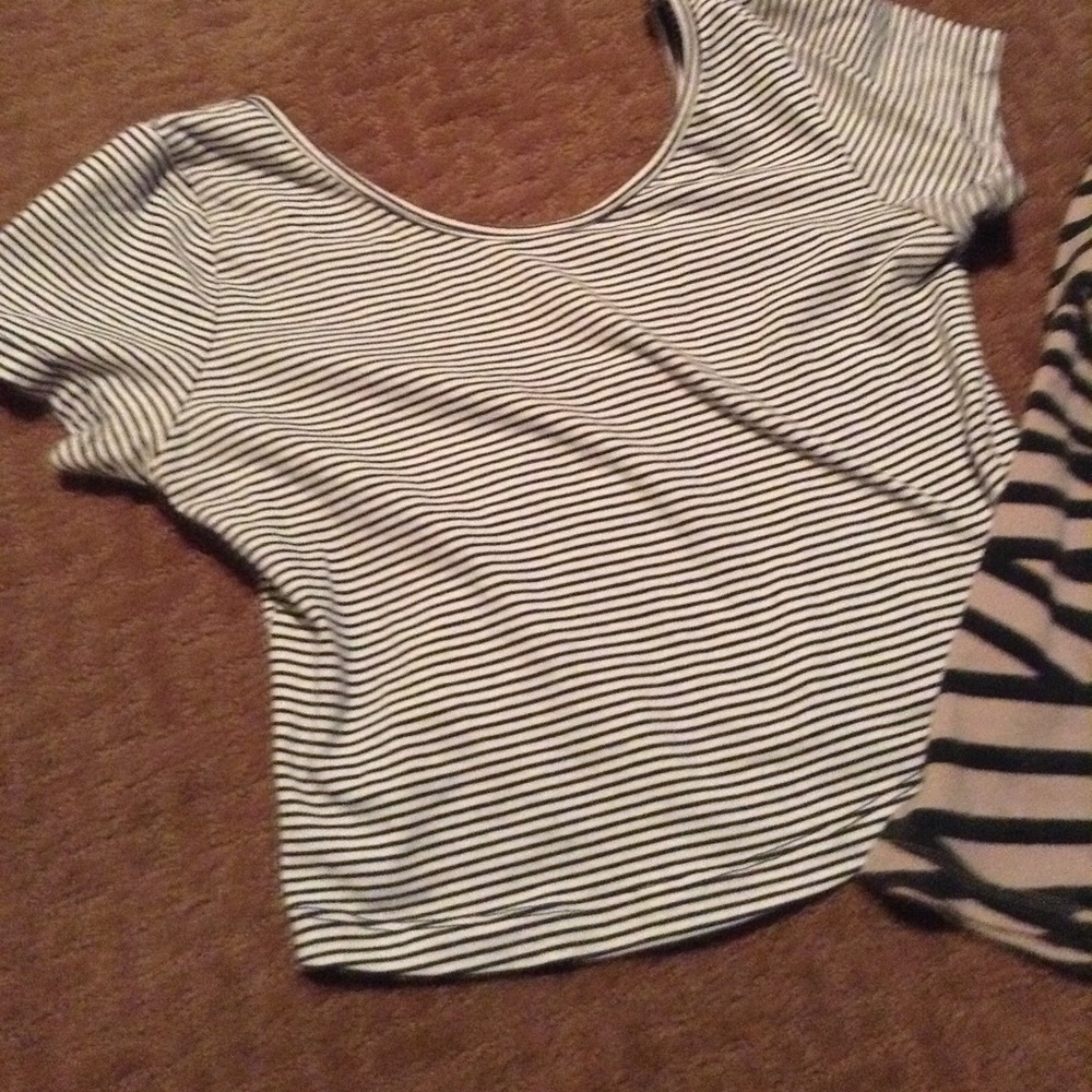 2 crop tops