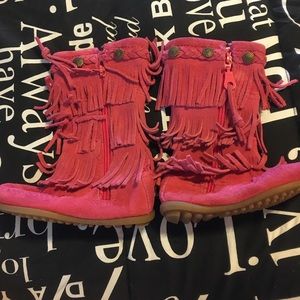 Girls Minnetonka fringe boots