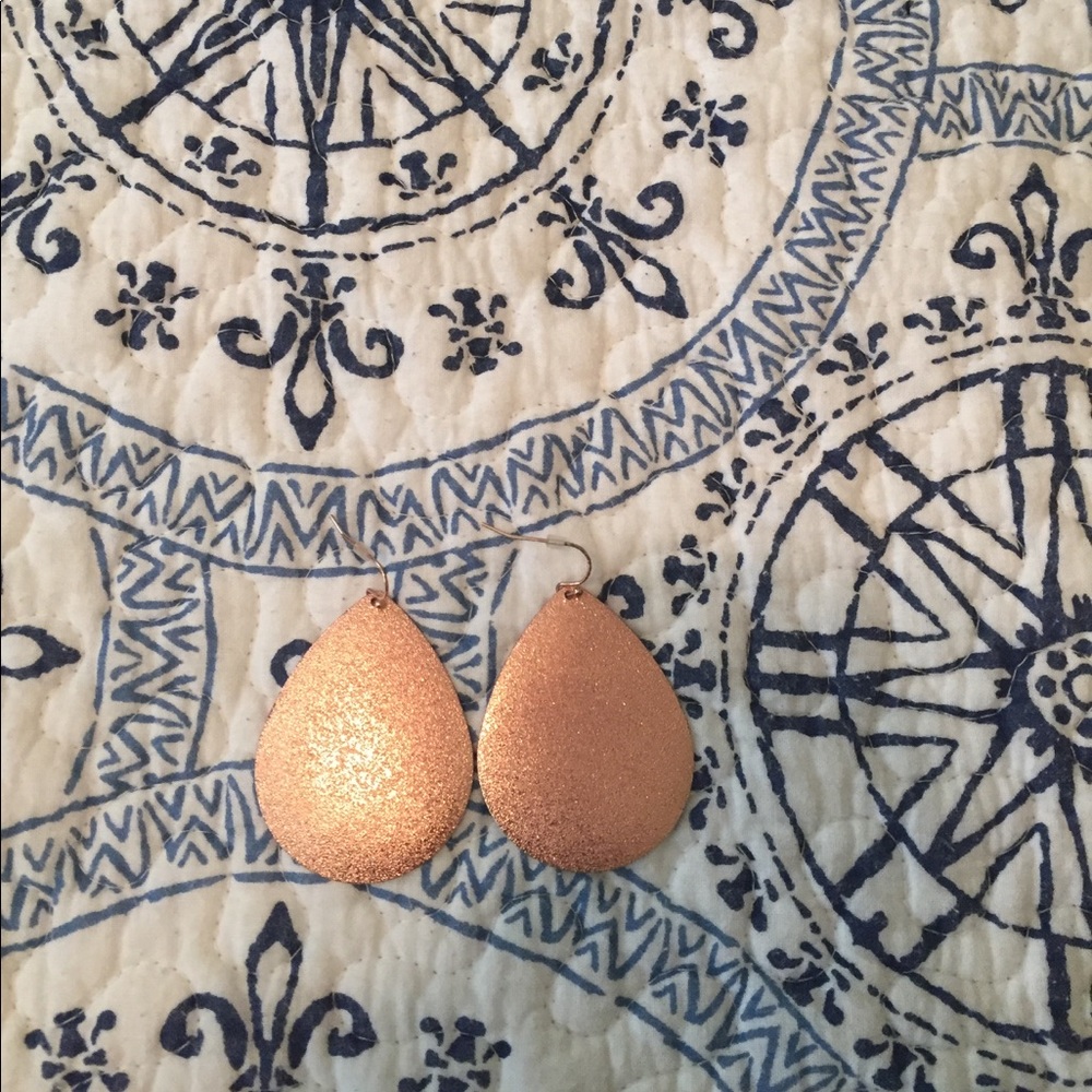 Rose gold tear drop earrings