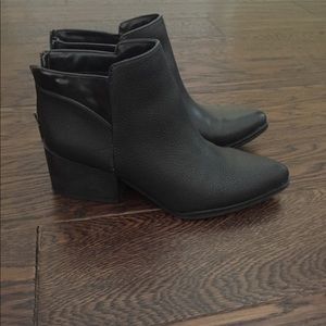 Simply Vera Black Bootie