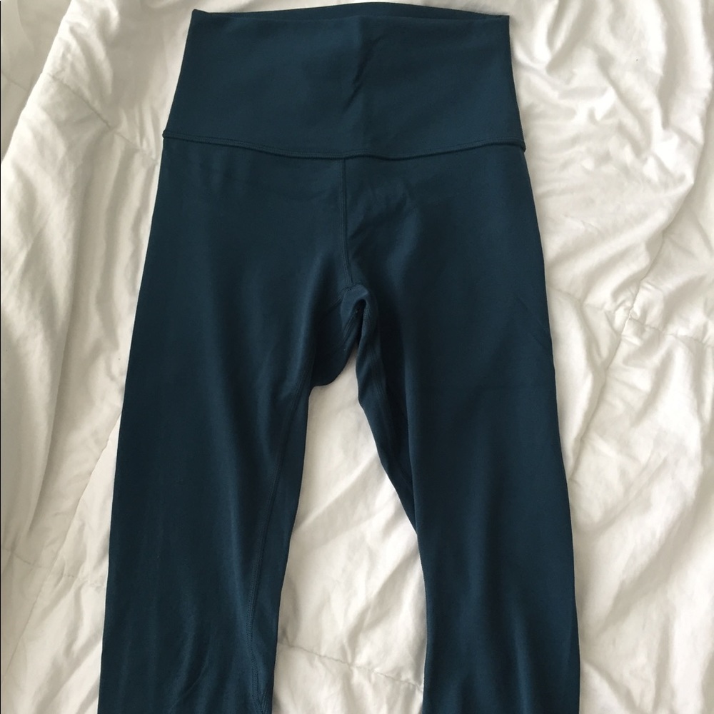 Lululemon align crop sz 4. Nocturnal teal.