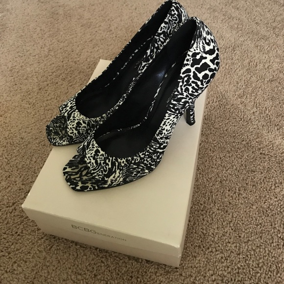 BCBGeneration peep toe heals - Picture 1 of 3