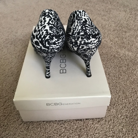 BCBGeneration peep toe heals - Picture 3 of 3