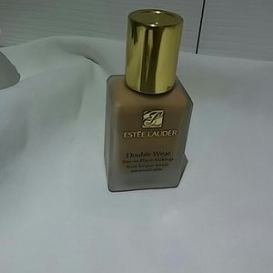Estée lauder double wear stay in place makeup
