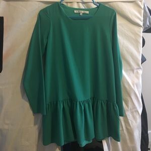 Size Medium Green tunic!