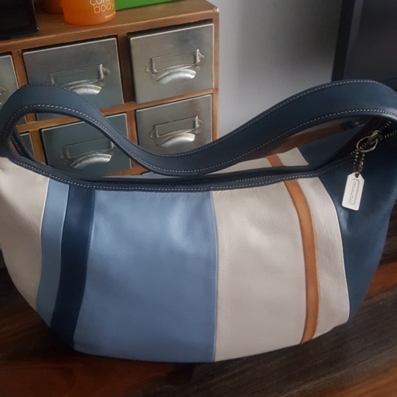 Limited addition COACH short shoulder bag - Picture 2 of 8