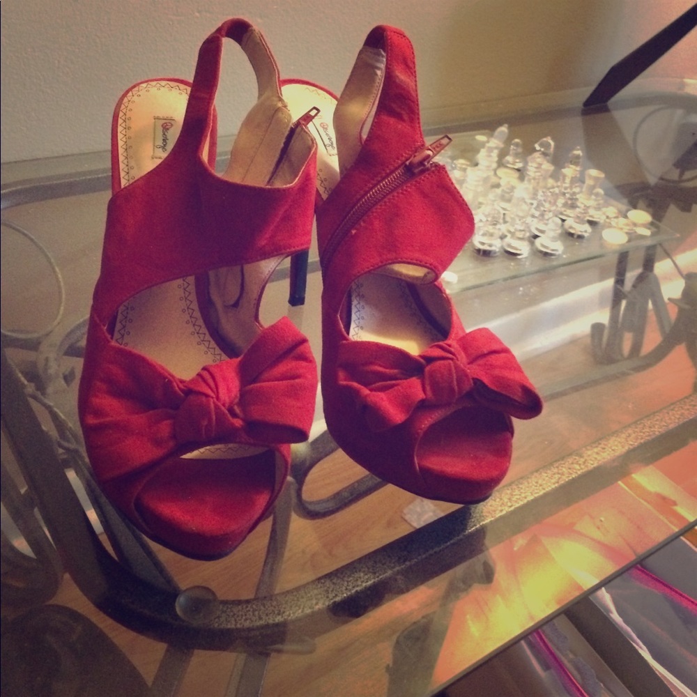 Red Pumps