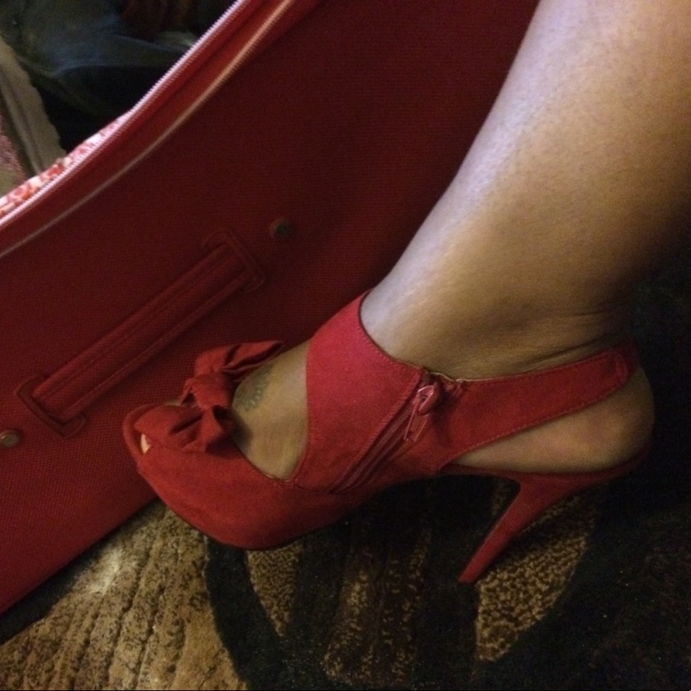 Red Pumps - Picture 4 of 6