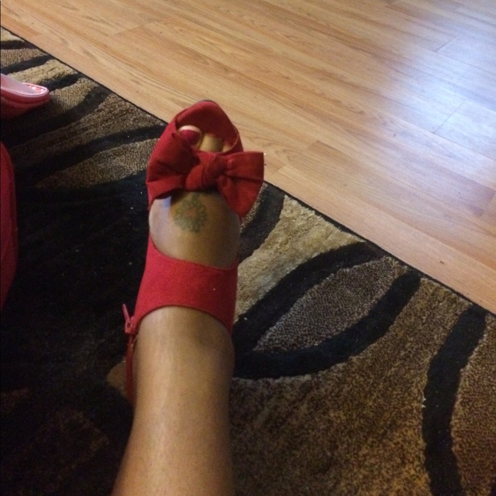 Red Pumps - Picture 5 of 6