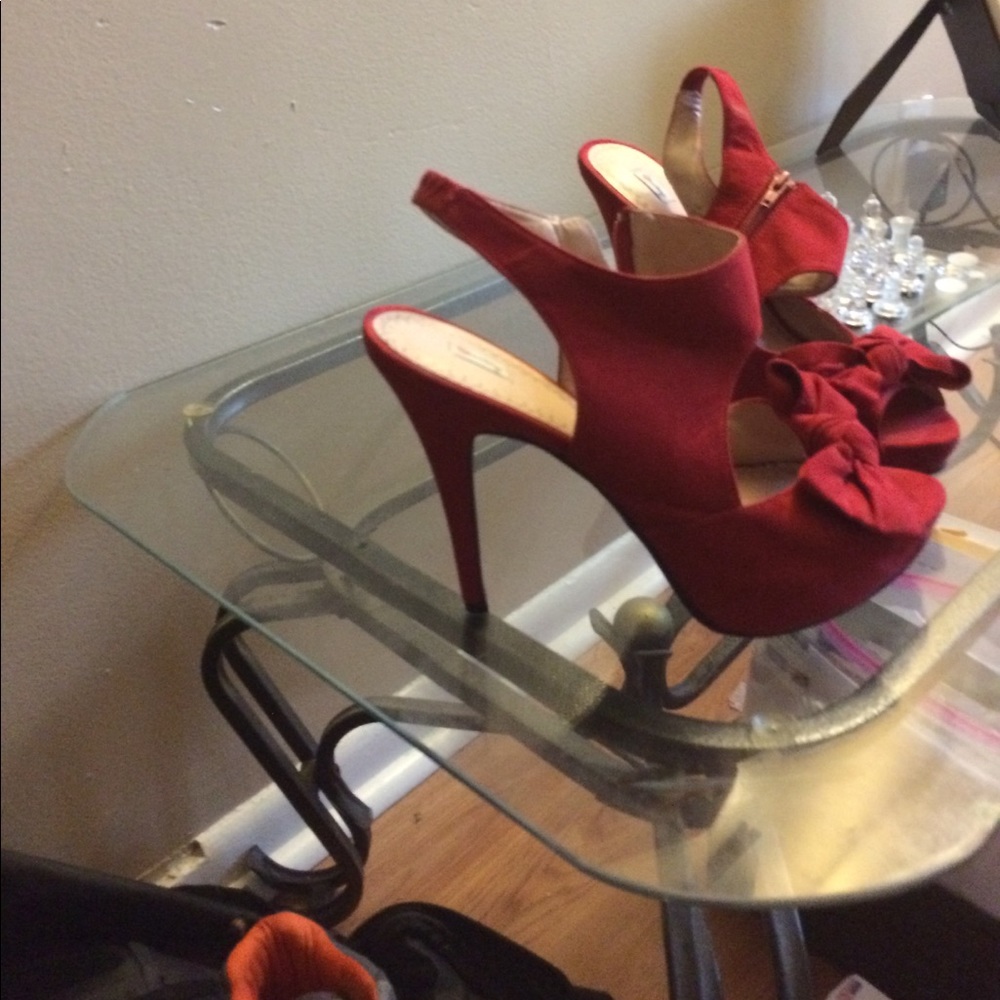 Red Pumps - Picture 6 of 6