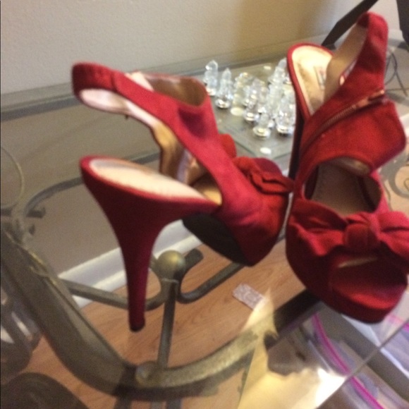Red Pumps - Picture 2 of 6