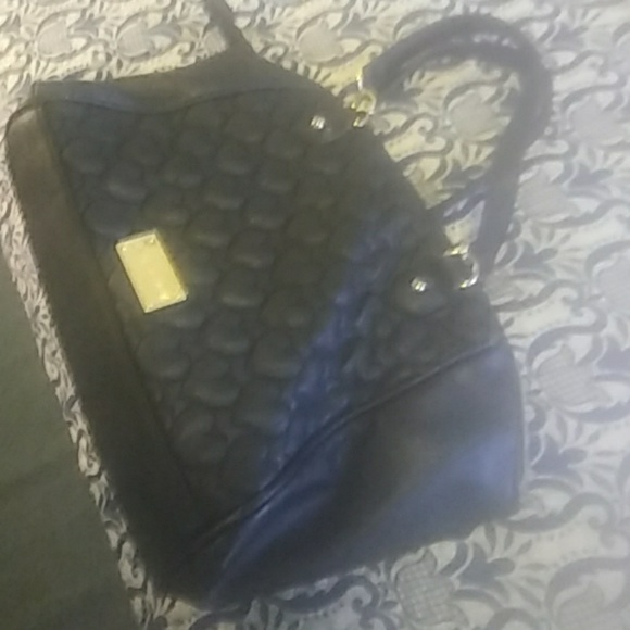Black. Quilt heart puff handbag - Picture 2 of 4