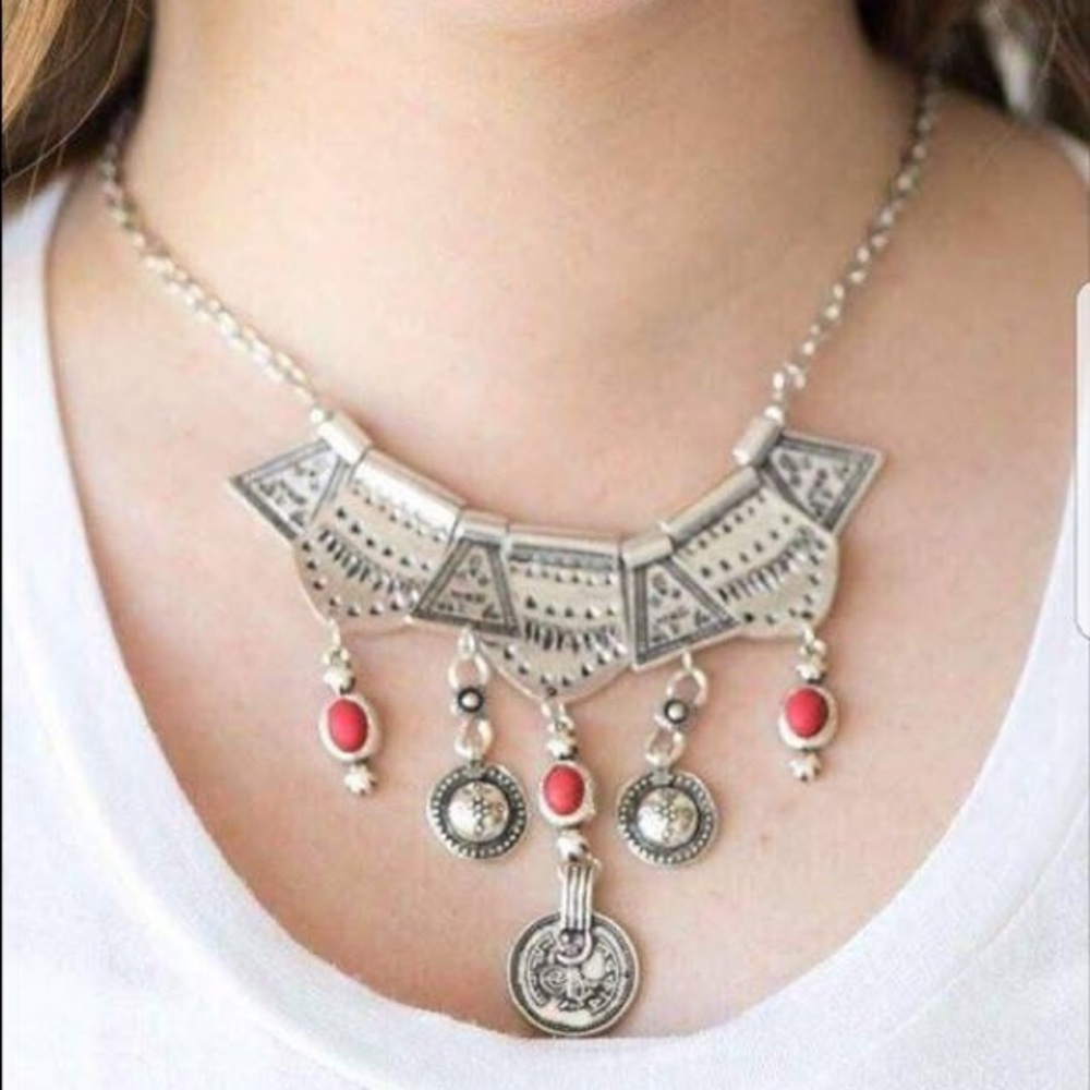 Paparazzi Necklace & matching earrings