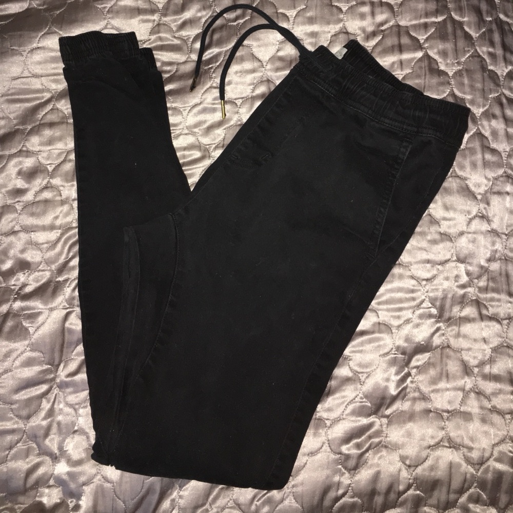 Black joggers- CHARLES AND A HALF