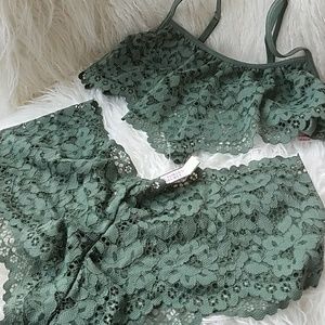 VICTORIA'S SECRET 2 PIECE LINGERIE SET